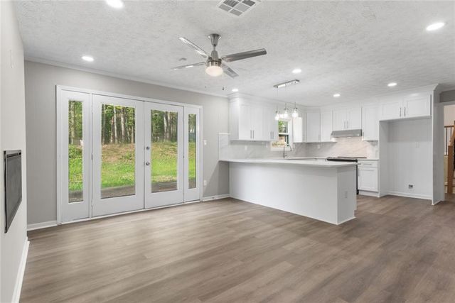 4645 Dunwoody Club Dr, Dunwoody, GA 30350