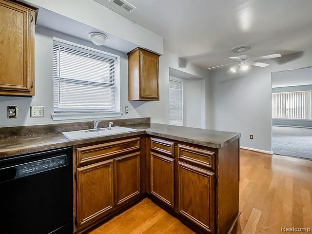 19500 W 11 Mile Road, Lathrup Village, MI 48076