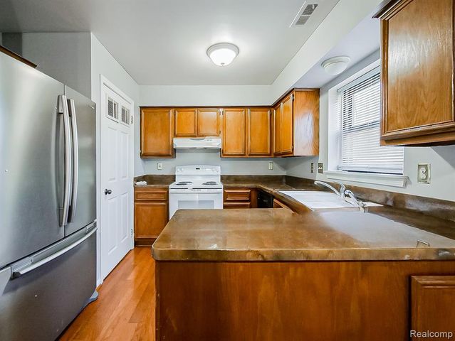 19500 W 11 Mile Road, Lathrup Village, MI 48076