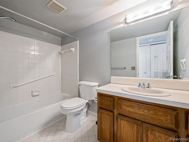 19500 W 11 Mile Road, Lathrup Village, MI 48076