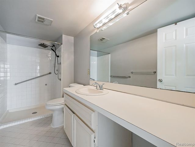 19500 W 11 Mile Road, Lathrup Village, MI 48076