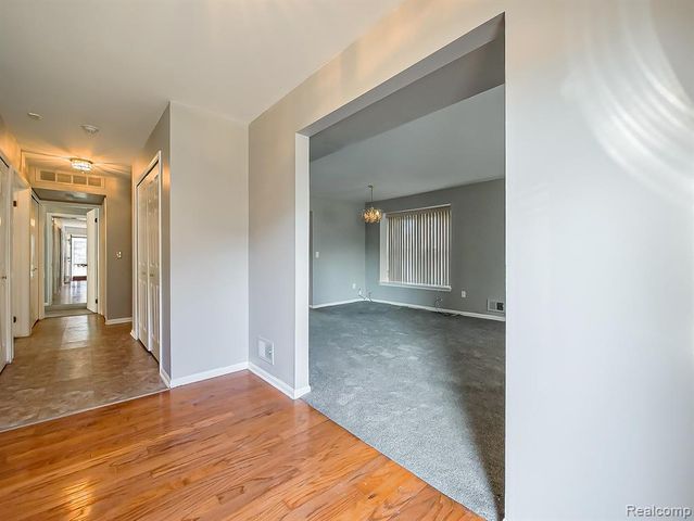 19500 W 11 Mile Road, Lathrup Village, MI 48076