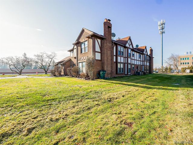 19500 W 11 Mile Road, Lathrup Village, MI 48076