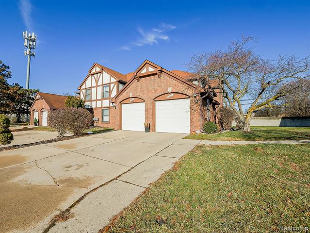 19500 W 11 Mile Road, Lathrup Village, MI 48076