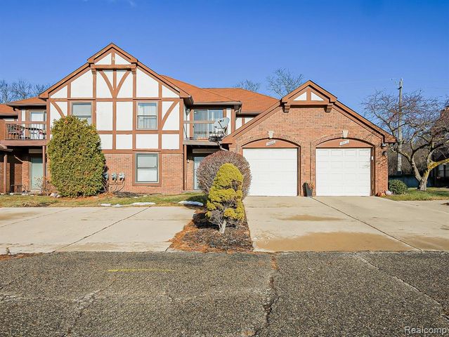 19500 W 11 Mile Road, Lathrup Village, MI 48076