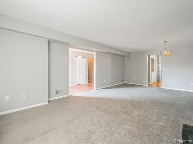 19500 W 11 Mile Road, Lathrup Village, MI 48076