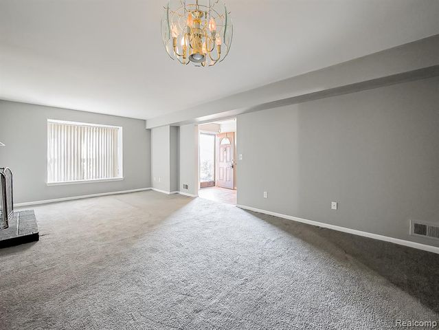 19500 W 11 Mile Road, Lathrup Village, MI 48076