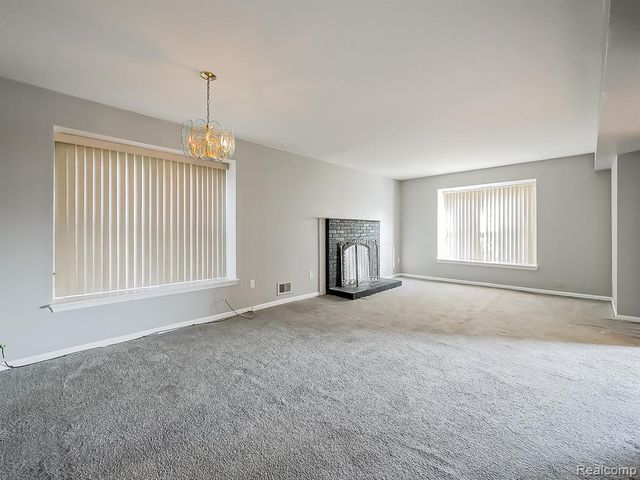 19500 W 11 Mile Road, Lathrup Village, MI 48076