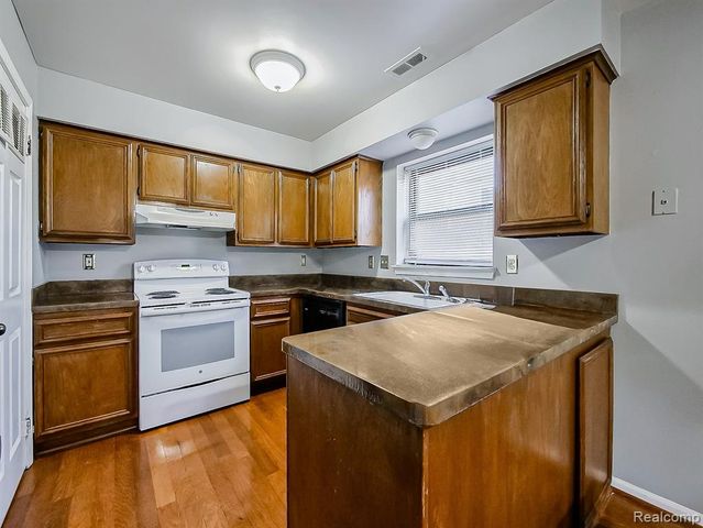 19500 W 11 Mile Road, Lathrup Village, MI 48076