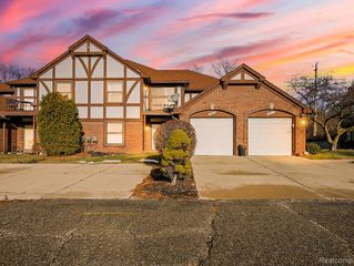 19500 W 11 Mile Road, Lathrup Village, MI 48076