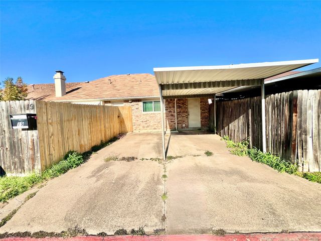 19 W Mountain Creek Drive, Grand Prairie, TX 75052