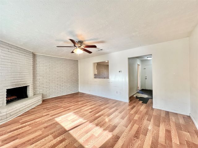 19 W Mountain Creek Drive, Grand Prairie, TX 75052