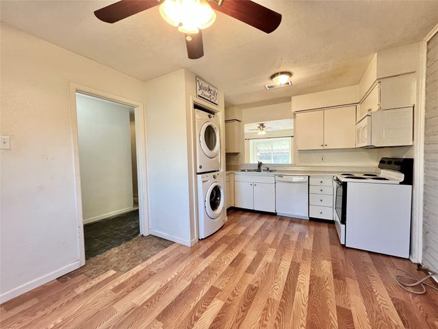 19 W Mountain Creek Drive, Grand Prairie, TX 75052