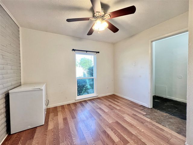 19 W Mountain Creek Drive, Grand Prairie, TX 75052