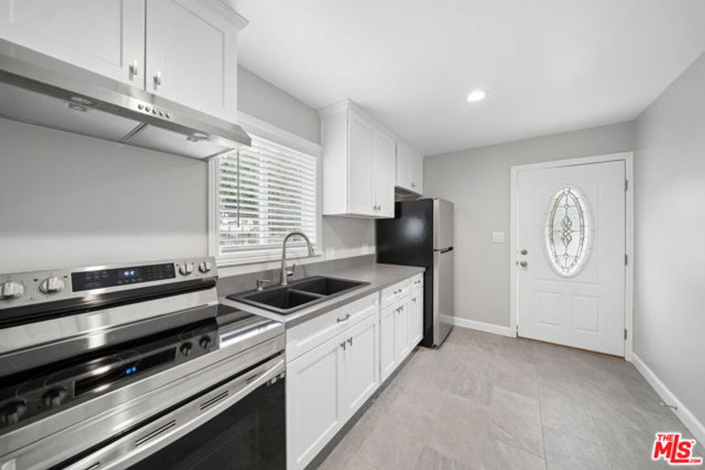 1545 W 23rd Street, Los Angeles, CA 90007