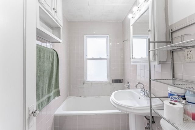 5910 N Elston Avenue, Chicago, IL 60646