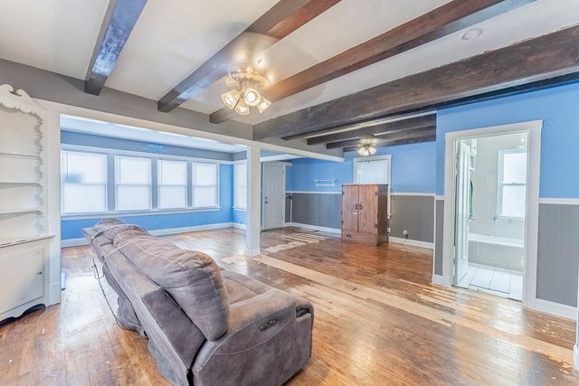 5910 N Elston Avenue, Chicago, IL 60646