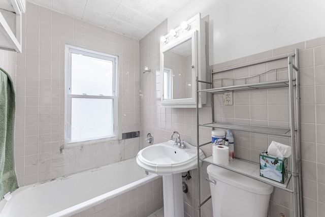 5910 N Elston Avenue, Chicago, IL 60646