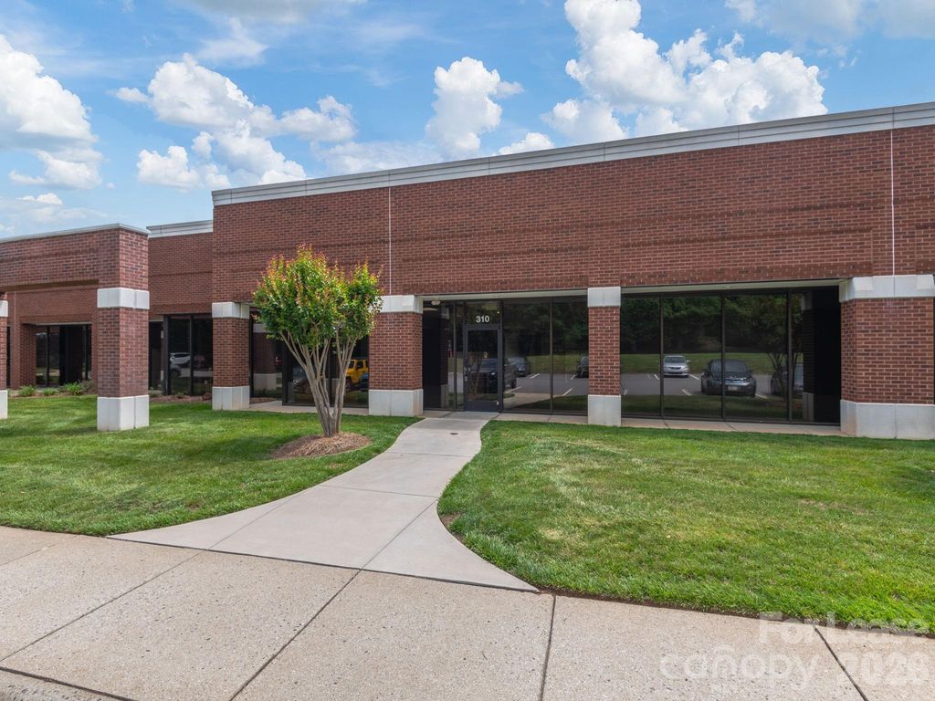 300 Ridgefield Court 310, Asheville, NC 28806