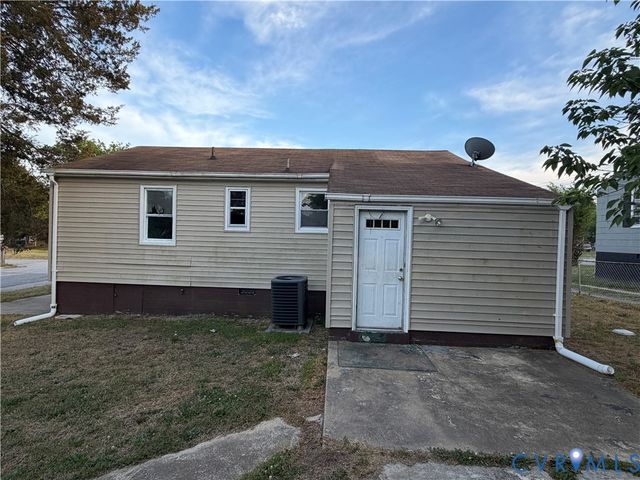 2401 Raleigh St, Hopewell, VA 23860