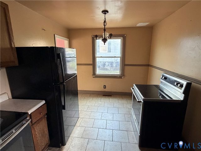 2401 Raleigh St, Hopewell, VA 23860