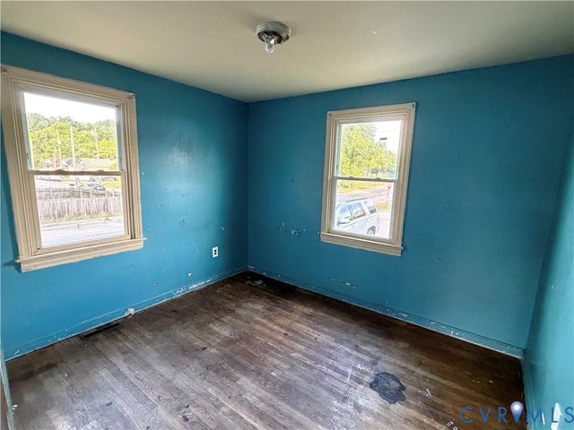 2401 Raleigh St, Hopewell, VA 23860