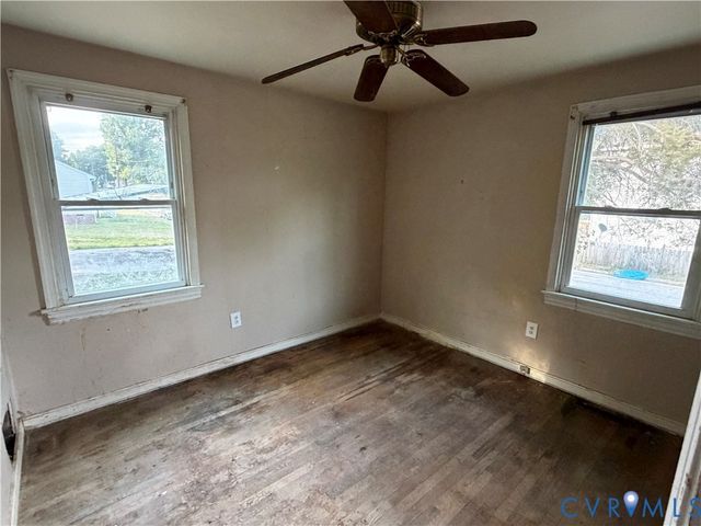 2401 Raleigh St, Hopewell, VA 23860