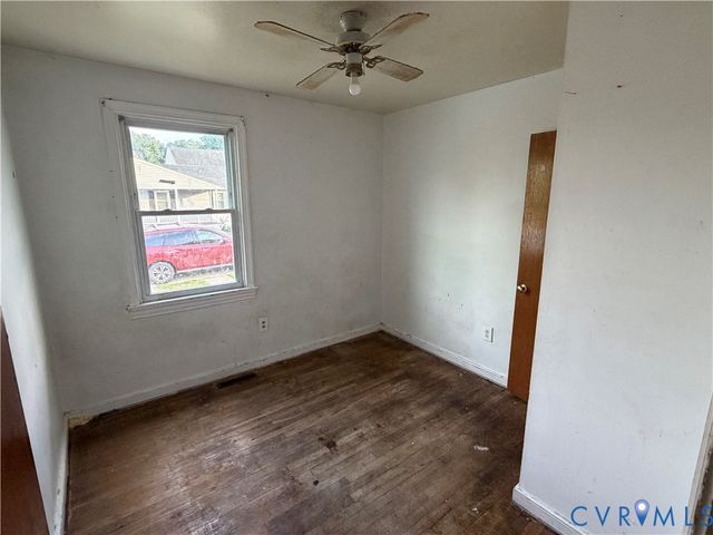 2401 Raleigh St, Hopewell, VA 23860