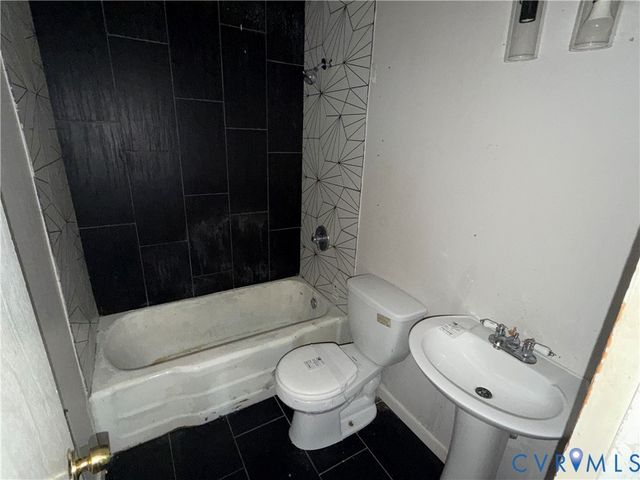 2401 Raleigh St, Hopewell, VA 23860