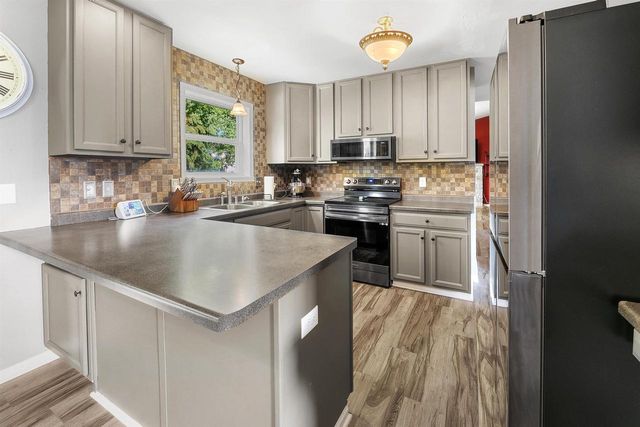 465 MARY LEE DRIVE, Fond Du Lac, WI 54935