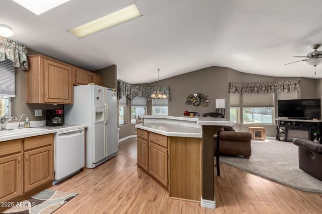 804 E TEE Street, San Tan Valley, AZ 85140