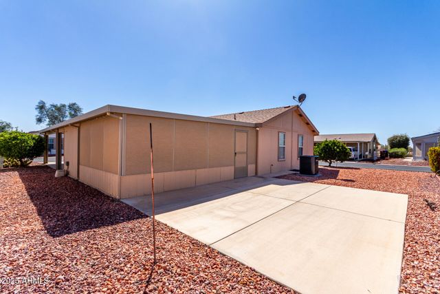 804 E TEE Street, San Tan Valley, AZ 85140