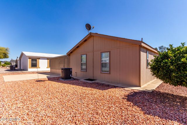 804 E TEE Street, San Tan Valley, AZ 85140