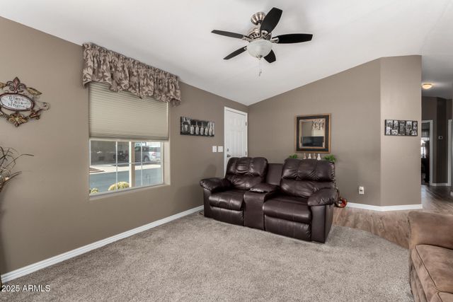 804 E TEE Street, San Tan Valley, AZ 85140