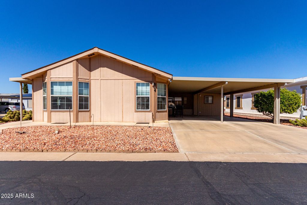 804 E TEE Street, San Tan Valley, AZ 85140