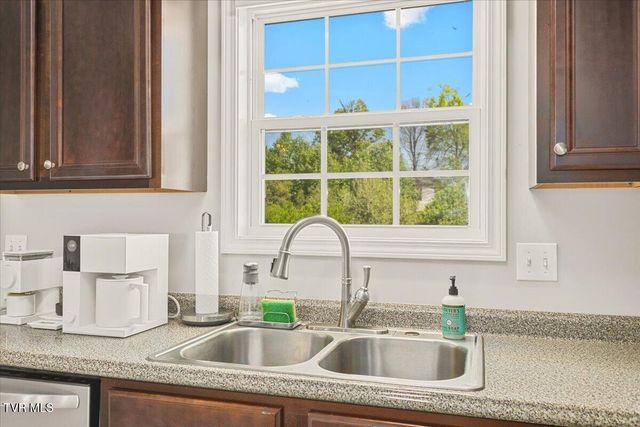 1326 Meadow Creek Lane, Jonesborough, TN 37659