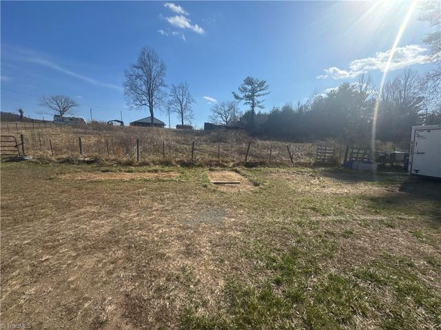 112 Hardwick Lane, Lowgap, NC 27024