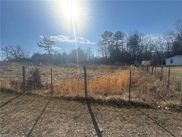 112 Hardwick Lane, Lowgap, NC 27024