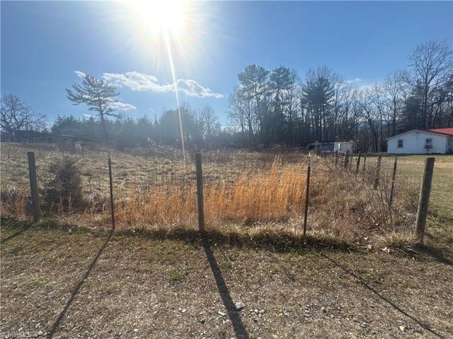 112 Hardwick Lane, Lowgap, NC 27024