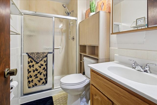 475 SHENSTONE Road 304, Riverside, IL 60546