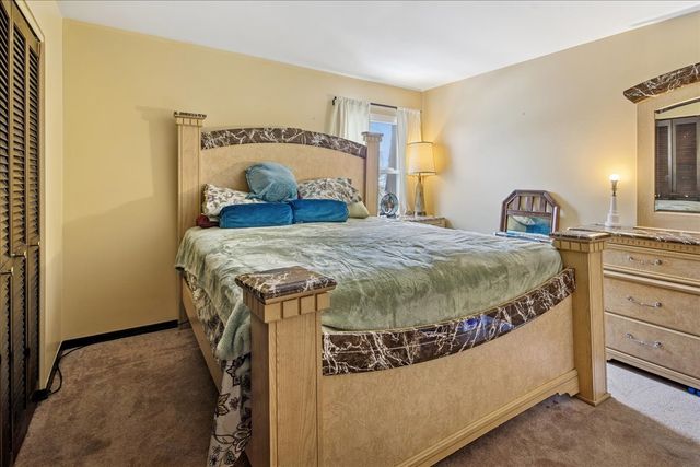 475 SHENSTONE Road 304, Riverside, IL 60546