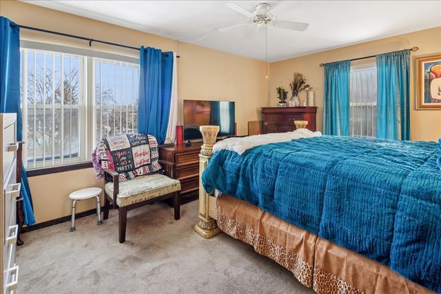 475 SHENSTONE Road 304, Riverside, IL 60546