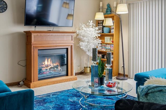 475 SHENSTONE Road 304, Riverside, IL 60546