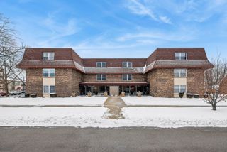 475 SHENSTONE Road 304, Riverside, IL 60546