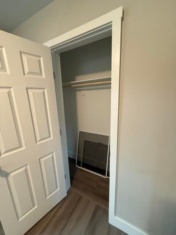 1324 N Wabash Avenue, Springfield, MO 65802