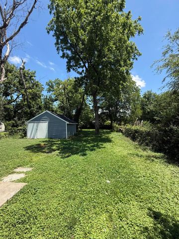 1324 N Wabash Avenue, Springfield, MO 65802