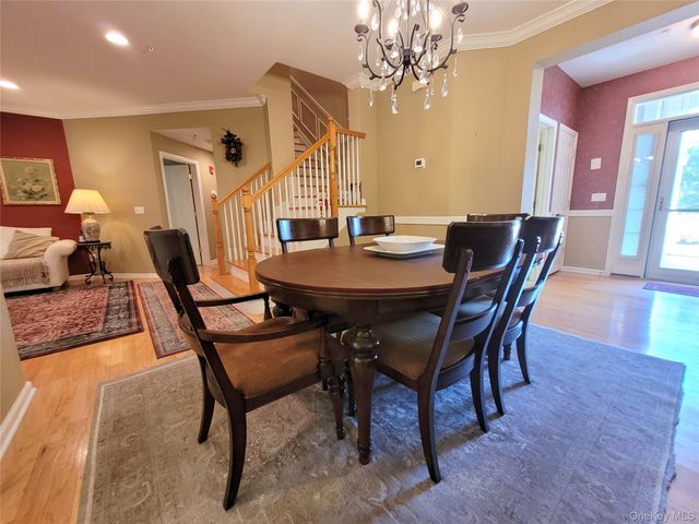 20 Sonata Court, Lake Grove, NY 11755