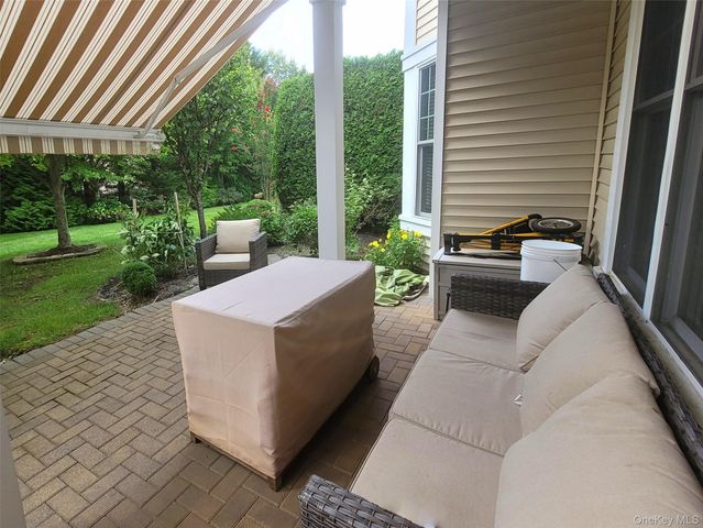 20 Sonata Court, Lake Grove, NY 11755