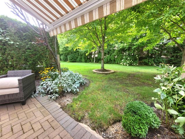 20 Sonata Court, Lake Grove, NY 11755