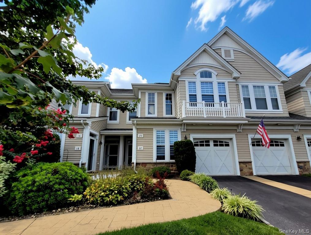 20 Sonata Court, Lake Grove, NY 11755